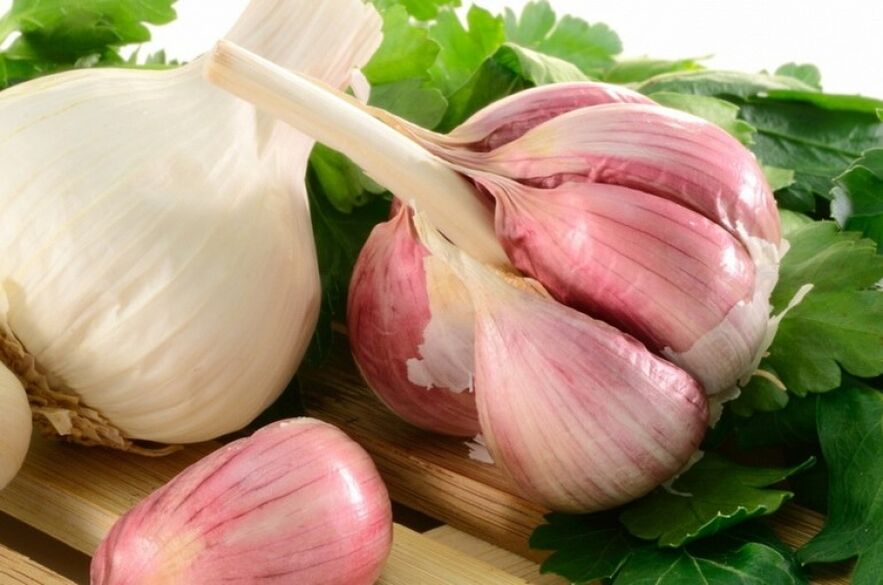 Garlic can be used to eliminate papillomas