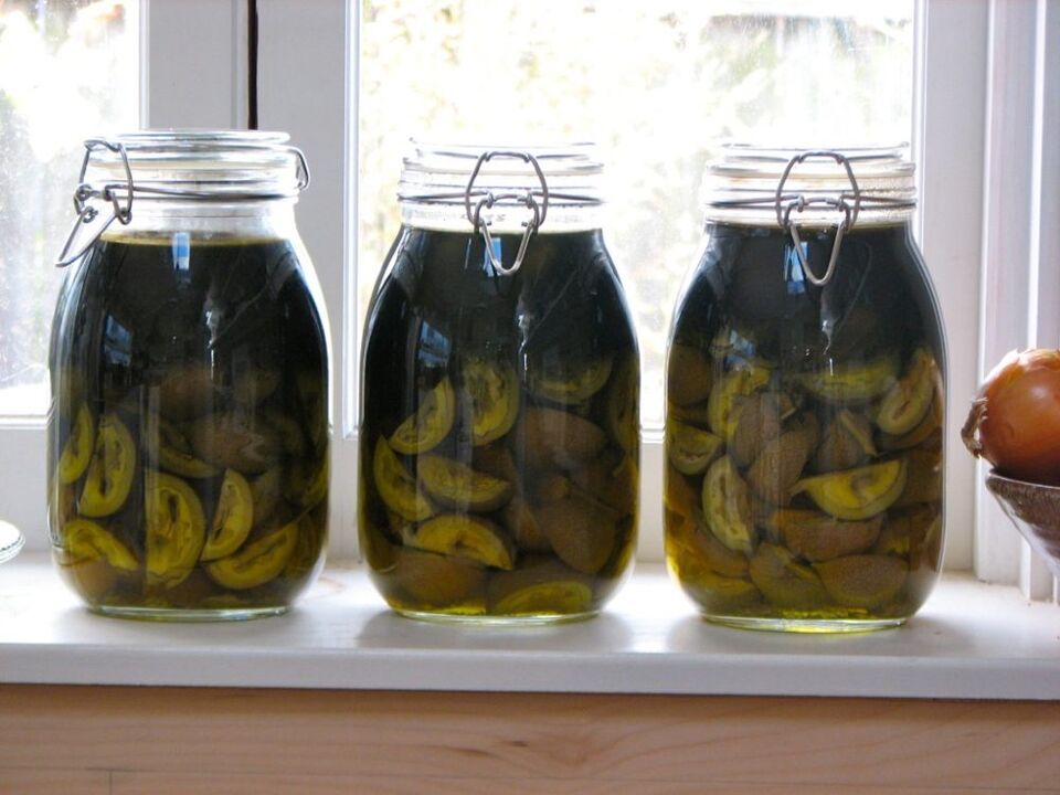 Walnut tincture and kerosene for the treatment of papillomas